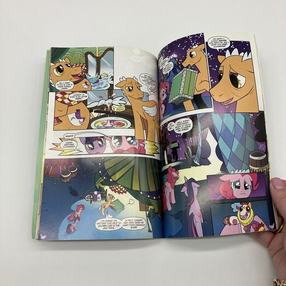 My Little Pony Books Lot Of 4 HCs & Paperbacks Pop Up and Comics Friendship - Picture 6 of 11